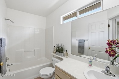 Welcome to easy living in this charming single-story home - photo 23