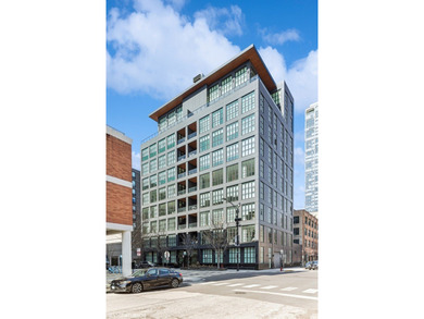 A Private West Loop Residence Designed for Those Who Expect More - photo 1