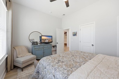 Immaculate, light-filled home on a desirable corner lot - warm - photo 8