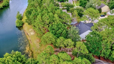 Welcome to your own private retreat in the highly sought-after - photo 2