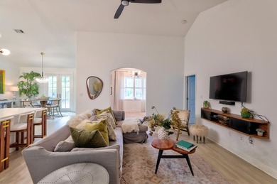 Welcome to your own private retreat in the highly sought-after - photo 5