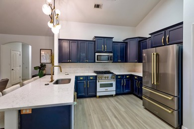 Welcome to your own private retreat in the highly sought-after - photo 6