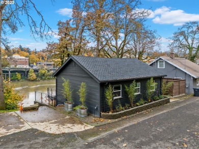Lake Home For Sale in Westlinn, Oregon