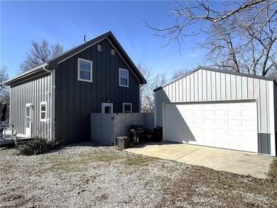 Enjoy lake views with this 1st tier property in Linn Valley - photo 3