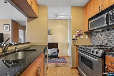 Cute 1 bedrm, 1 bath, open kitchen,terrace--low monthly--1192 - photo 7