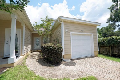 Welcome to this beautifully furnished end-unit townhome - photo 1