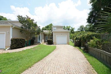 Welcome to this beautifully furnished end-unit townhome - photo 2