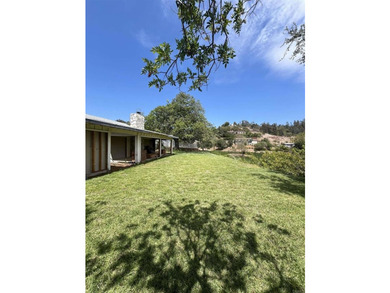 Incredible investor opportunity in Fallbrook! This 2,205 sq ft - photo 2