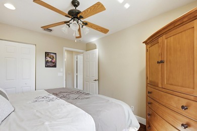 Welcome to this beautifully maintained 3 bedroom, 2.5 bath - photo 32