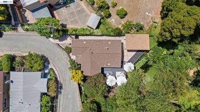 This cottage is tucked away on a quiet, non-through street and - photo 50