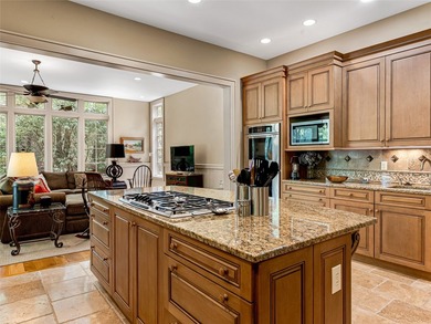 Overlooking the scenic 4th hole, this stunning 4-bedroom, 4 - photo 14