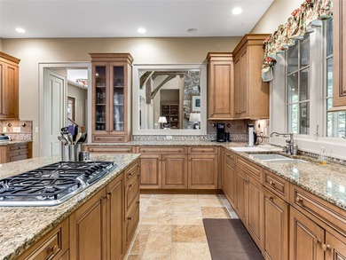 Overlooking the scenic 4th hole, this stunning 4-bedroom, 4 - photo 15