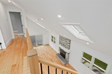 Stunning Newly Renovated Home in Hampton Bays! Welcome to this - photo 16