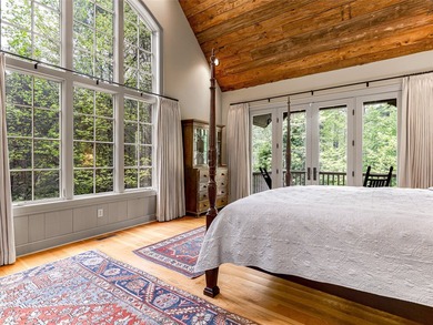 Overlooking the scenic 4th hole, this stunning 4-bedroom, 4 - photo 20