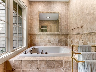 Overlooking the scenic 4th hole, this stunning 4-bedroom, 4 - photo 22