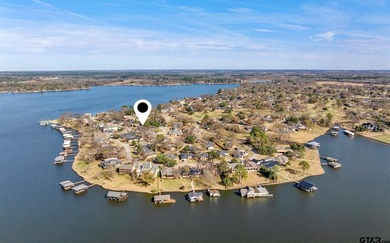 WELCOME TO LIFE IN EMERALD BAY! Situated on a spacious corner - photo 3