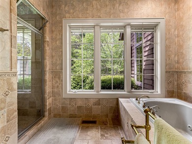 Overlooking the scenic 4th hole, this stunning 4-bedroom, 4 - photo 23