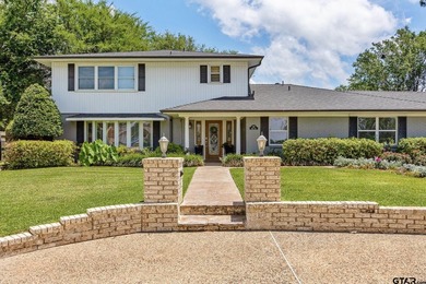 WELCOME TO LIFE IN EMERALD BAY! Situated on a spacious corner - photo 4