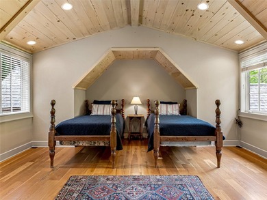 Overlooking the scenic 4th hole, this stunning 4-bedroom, 4 - photo 24