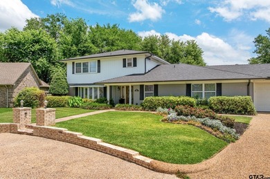 WELCOME TO LIFE IN EMERALD BAY! Situated on a spacious corner - photo 5