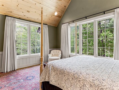 Overlooking the scenic 4th hole, this stunning 4-bedroom, 4 - photo 25