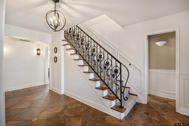 WELCOME TO LIFE IN EMERALD BAY! Situated on a spacious corner - photo 6