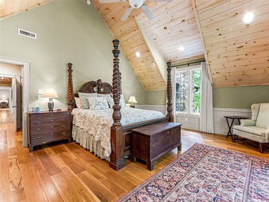 Overlooking the scenic 4th hole, this stunning 4-bedroom, 4 - photo 26