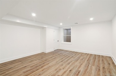 Stunning Newly Renovated Home in Hampton Bays! Welcome to this - photo 26