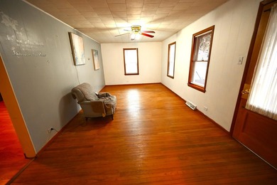 Great opportunity for a first-time homebuyer! This 2-bedroom - photo 7