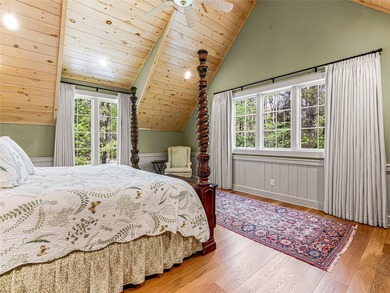 Overlooking the scenic 4th hole, this stunning 4-bedroom, 4 - photo 27