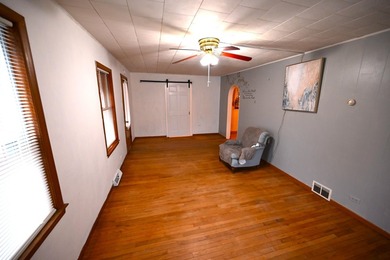 Great opportunity for a first-time homebuyer! This 2-bedroom - photo 8