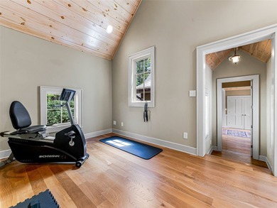 Overlooking the scenic 4th hole, this stunning 4-bedroom, 4 - photo 28