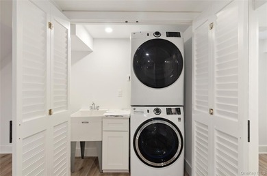 Stunning Newly Renovated Home in Hampton Bays! Welcome to this - photo 28