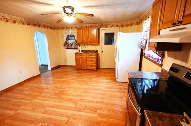 Great opportunity for a first-time homebuyer! This 2-bedroom - photo 10