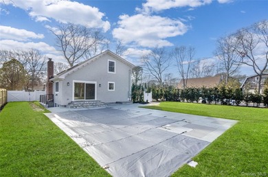 Stunning Newly Renovated Home in Hampton Bays! Welcome to this - photo 31