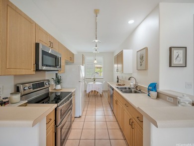 This beautifully situated 2-bed, 2-bath condo offers 1,056 sq ft - photo 5