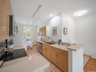 This beautifully situated 2-bed, 2-bath condo offers 1,056 sq ft - photo 6