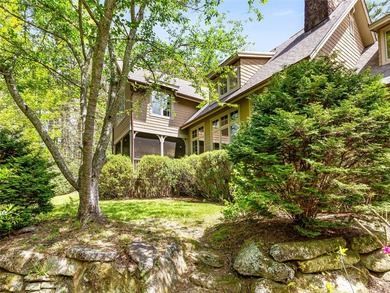 Overlooking the scenic 4th hole, this stunning 4-bedroom, 4 - photo 37