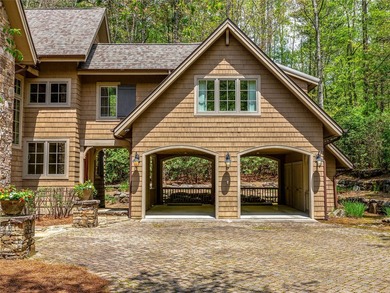 Overlooking the scenic 4th hole, this stunning 4-bedroom, 4 - photo 38