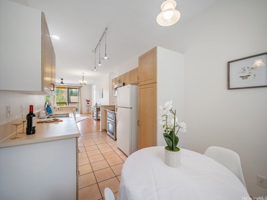 This beautifully situated 2-bed, 2-bath condo offers 1,056 sq ft - photo 8