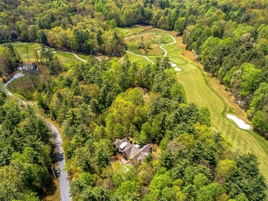 Overlooking the scenic 4th hole, this stunning 4-bedroom, 4 - photo 41