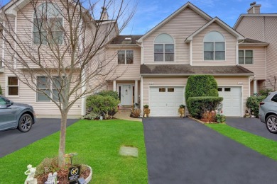 Lake Townhome/Townhouse For Sale in Riverhead, New York