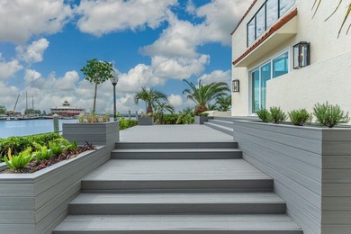 Experience luxury waterfront living with breathtaking panoramic - photo 4
