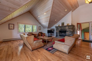 Buck Bay South is a boathouse constructed in the early 2000s - photo 5