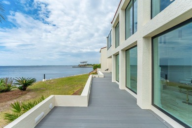 Experience luxury waterfront living with breathtaking panoramic - photo 7