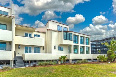 Experience luxury waterfront living with breathtaking panoramic - photo 9