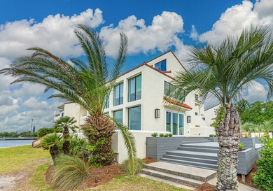 Experience luxury waterfront living with breathtaking panoramic - photo 10