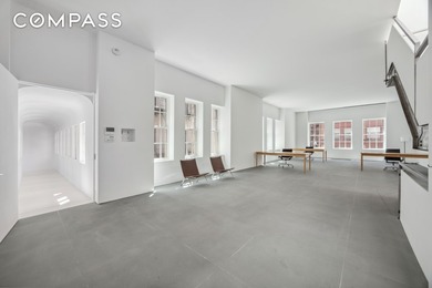A Landmark in the Sky: The Footbridge Mansion at 9 Jay Street - photo 4