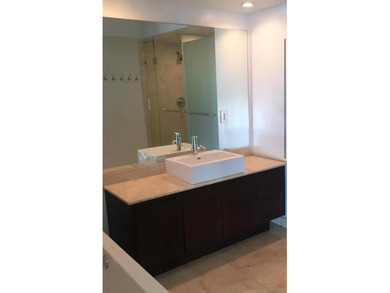 Great 3 bedrooms unit located in the elegant St Tropez building - photo 4