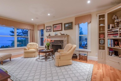 Very private but not isolated. Perfectly positioned on a knoll - photo 8